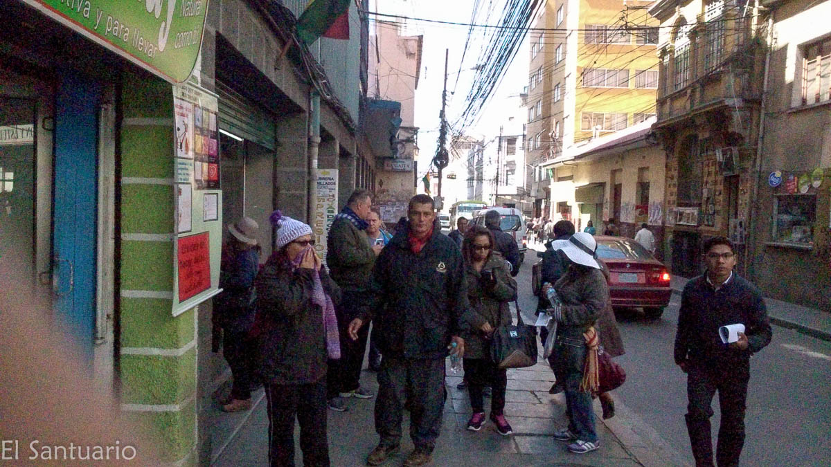 Caminando hacia la Plaza de Armas de La Paz